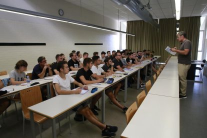 El curso cero de física para alumnos de primero de la Escuela Politécnica Superior comenzó ayer.