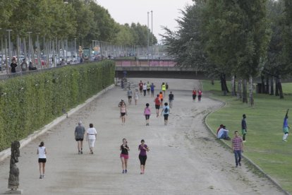 La canalización es uno de los lugares más utilizados para hacer deporte en la ciudad.