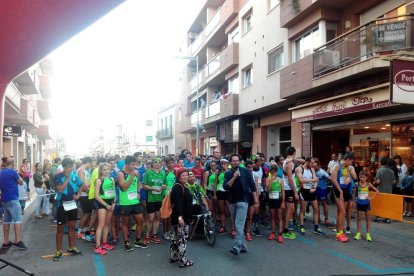 Moment de la sortida de la prova nocturna que es va celebrar a Mollerussa.