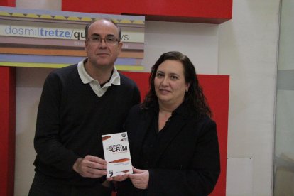 Vidal Vidal y la autora, Alexandra Cuadrat, ayer en la Biblioteca.