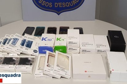 Material recuperat pels Mossos d'Esquadra del robatori a la furgoneta de paqueteria.