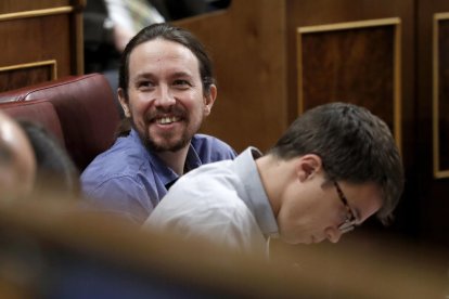 Iglesias y Errejón, ayer en el Congreso de los Diputados.