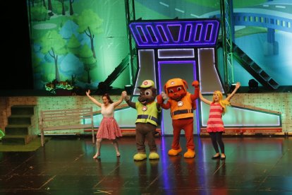 Un momento de la representación del musical ‘Aventura canina. Salvar el parque de mascotas’.  