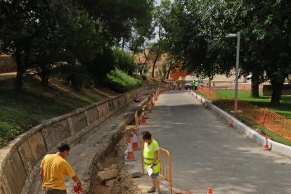 Els arqueòlegs treballen per documentar les restes.