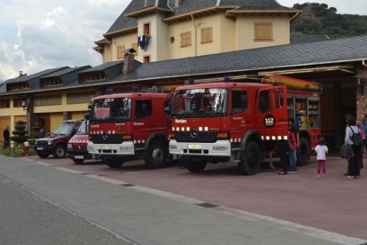 Vint bombers professionals cobreixen el parc del Pont de Suert