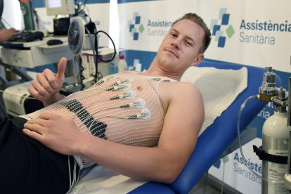 El meta Ter Stegen pasó ayer la revisión médica una vez finalizadas sus vacaciones.