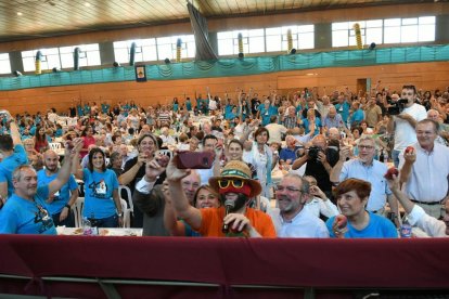 Aitona  -  Unas 1.200 personas participaron en la  edición número 31 de la Paella Popular. Contó con los consellers de Cultura y Agricultura de la Generalitat y con el presidente de la Diputación, Joan Reñé. Hicieron un #fruitadelleidachallen ...