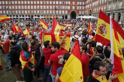 Apoyo a la acción del Gobierno en la plaza Mayor de Madrid.