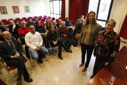 La directora general de Comerç i la presidenta de la Fecom, abans d’iniciar l’acte, ahir a la UdL.