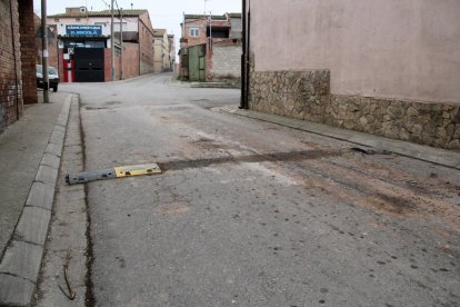 Arrancada amb un tractor una banda reductora de velocitat a Térmens