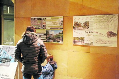 El projecte ‘Liasions’, el de la dreta, en la seua exposició a l’Auditori.