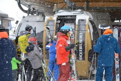 Los esquiadores hicieron frente a las malas condiciones climatológicas en Baqueira Beret .