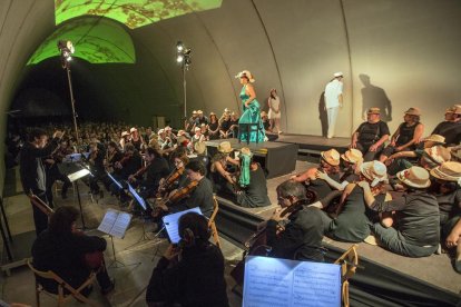 El túnel de Vergós se convirtió en un insólito auditorio.