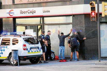 El momento de la detención, en la avenida de las Garrigues