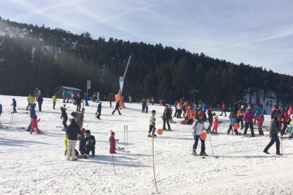 La afluencia de público en las estaciones del Pallars es masiva. En la foto, las pistas de Port Ainé.