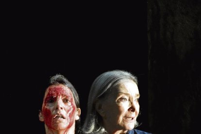 Laia Marull y Núria Espert en ‘Incendios’.