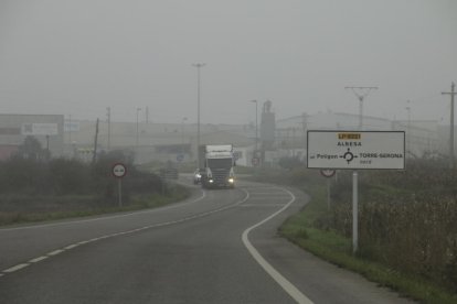 La boira, present ahir en nombroses carreteres de Lleida.