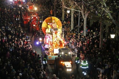 La cavalcada de Lleida, al seu pas per la rambla Ferran.