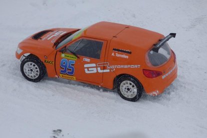 Abel Torrelles durante la carrera sobre hielo en Andorra.