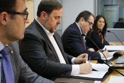 Junqueras y Jané firmaron ayer el convenio para el cobro de las multas de tránsito a través de la ATC.