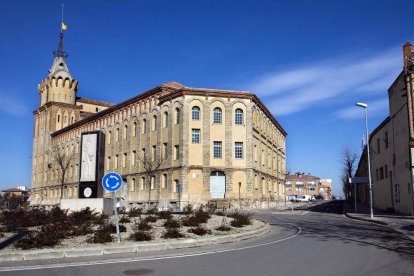 El edificio del Sindicat de Cervera, obra de César Martinell.