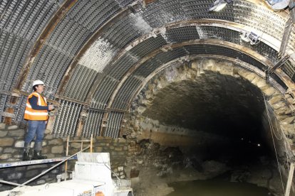 Les obres al túnel de Montclar, de revestiment d’un tram de volta, finalitzen aquesta setmana.