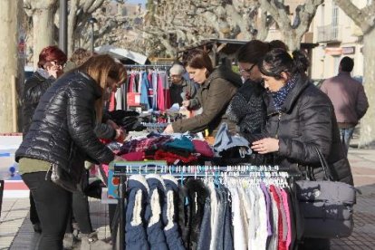 Descomptes de fins al 70% en el Mercat de Rebaixes de Balaguer.