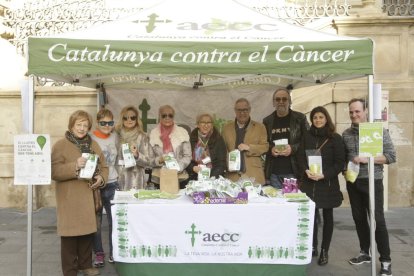 Mesas informativas en el Día Mundial contra el Cáncer