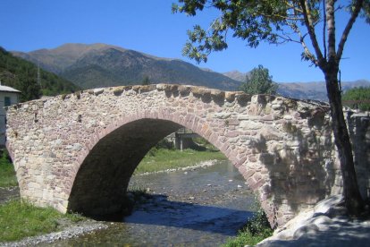 Imatge del pont Vell de Vilaller.