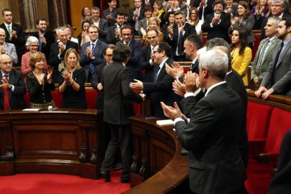 Carles Puigdemont agradece el apoyo del Parlament tras su investidura como President de la Generalitat el 10 de enero de 2016.