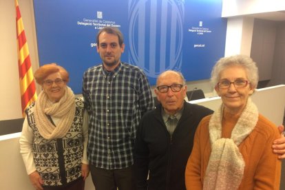 Mª Teresa, ayer, con Ivan (nieto del desaparecido), Estanislao Agulló (yerno) y Brígida Llovera (nuera).