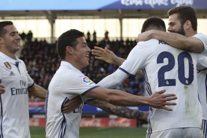 Lucas Vázquez, James, Asensio i Nacho celebren un dels gols madridistes.