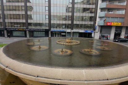 Una font gelada el passat cap de setmana a Lleida ciutat.