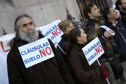 Una concentración de afectados por las cláusulas tierra.