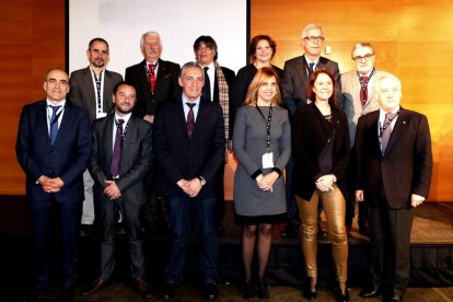 Foto de família dels alcaldes que van participar en la jornada.