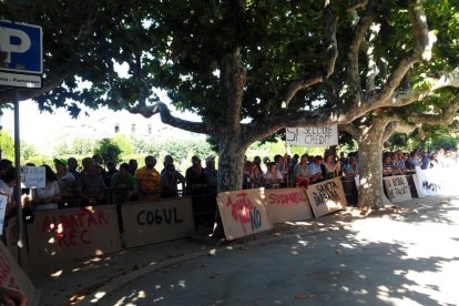 Imatge d’una protesta de les seccions de crèdit davant del Parlament al juny.