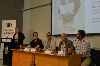 La taula 'Universitat i Premsa Comarcal' va ser moderada pel director executiu de SEGRE, Juan Cal.