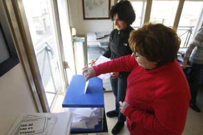 Vilanova de Segrià concluyó ayer la votación sobre el sistema de recogida y escogió contenedores.