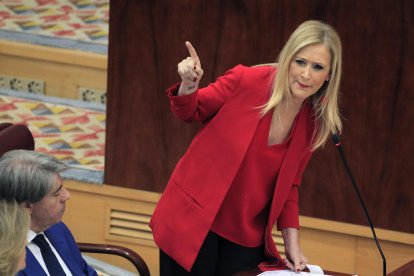 Cristina Cifuentes tuvo ayer un duro enfrentamiento con Podemos.