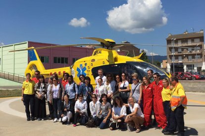 Visita ayer de un grupo de enfermeros al helipuerto de Tremp.