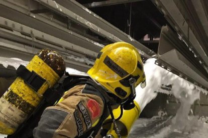 Los bomberos también han trabajado este martes en un incendio en una empresa de Viladecavalls que ha afectado extractor humos y una fundición de recogida de pinturas y disolventes. En este caso no ha habido heridos.