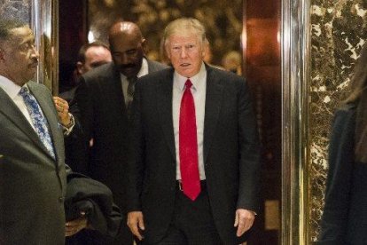 El presidente electo, Donald Trump, ayer en el edificio que lleva su nombre en Nueva York.