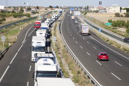 Quatre quilòmetres de cues a l’autovia A-2 a Tàrrega per un accident