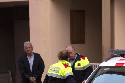 Jaume Gabernet el día del crimen tras acudir a su vivienda con los Mossos d’Esquadra.