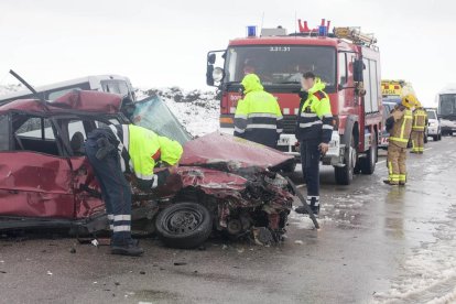 Una imatge de l'accident mortal de dissabte a la C-14 Claravalls.