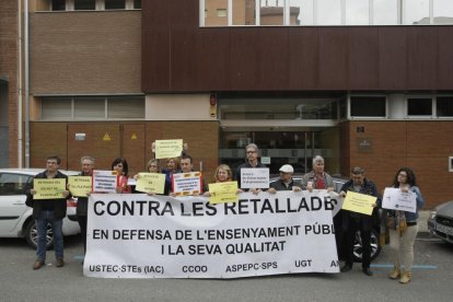 Una protesta ante la sede de Enseñanza en Lleida.