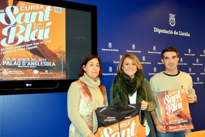 Montserrat Meseguer, Rosa Pujol y Baptista Pou, ayer durante la presentación de la prueba.