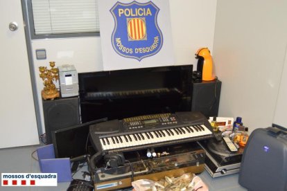 Material que els Mossos van trobar al pis de les acusades.