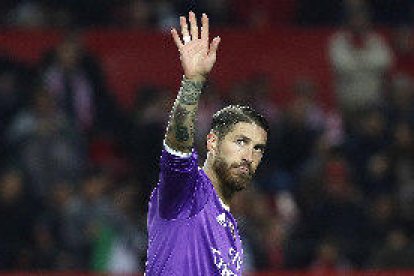 Denunciados insultos a Ramos, Real Madrid y Barça en el partido de Liga en Sevilla