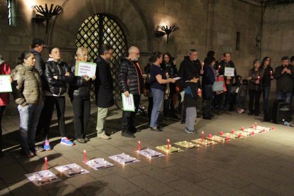 Una concentración de protesta contra la pobreza energética en la plaza Paeria de Lleida el pasado noviembre.